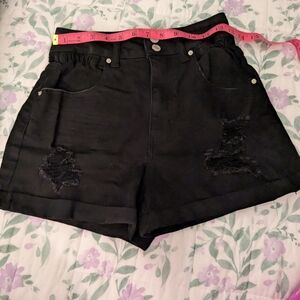 Vanilla Star Size 5 Black High Rise Mom Short With Distressed Holes